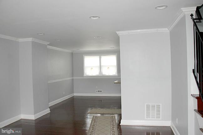 1540 Langford Road Baltimore, MD 21207 - Photo 3 of 20 Living Room