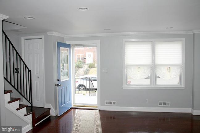 1540 Langford Road Baltimore, MD 21207 - Photo 4 of 20 Living Room