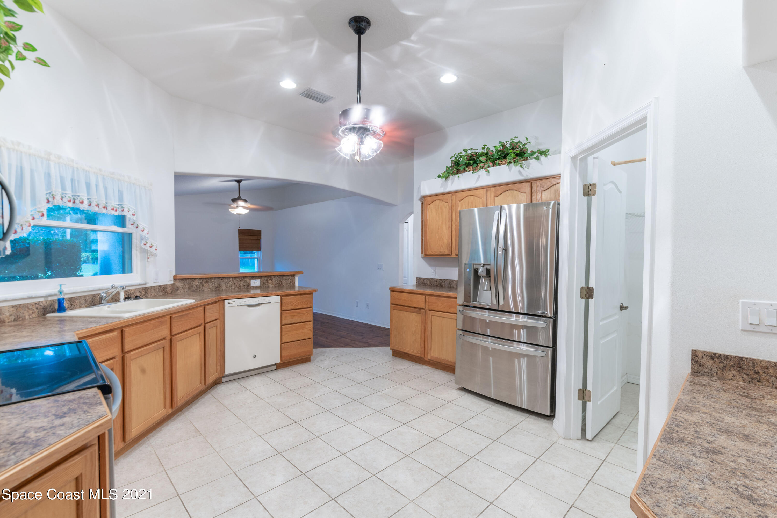 7428 Rodes Place Melbourne, FL 32904 - Photo 13 of 28 NZ7_9859