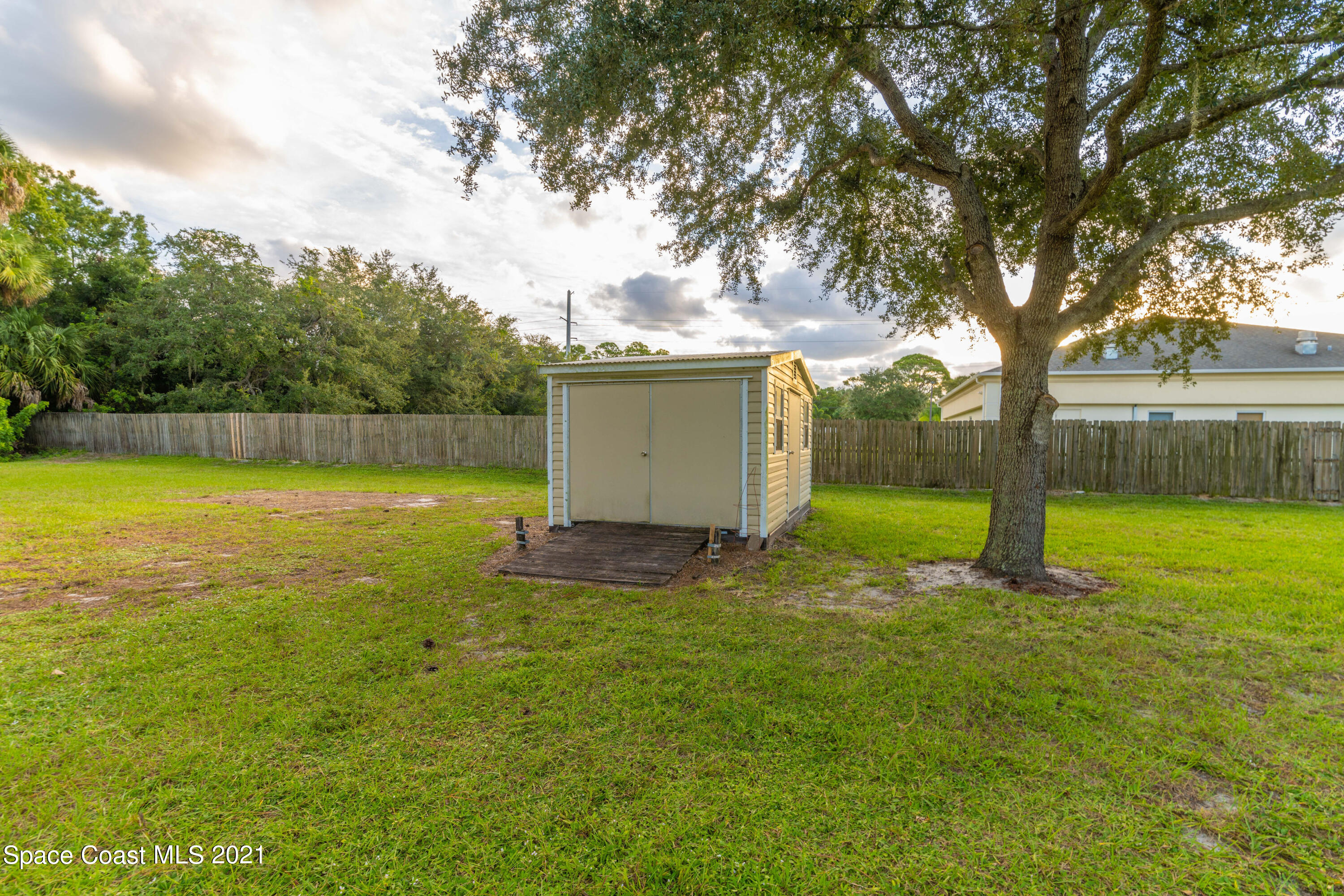7428 Rodes Place Melbourne, FL 32904 - Photo 24 of 28 NZ7_9871
