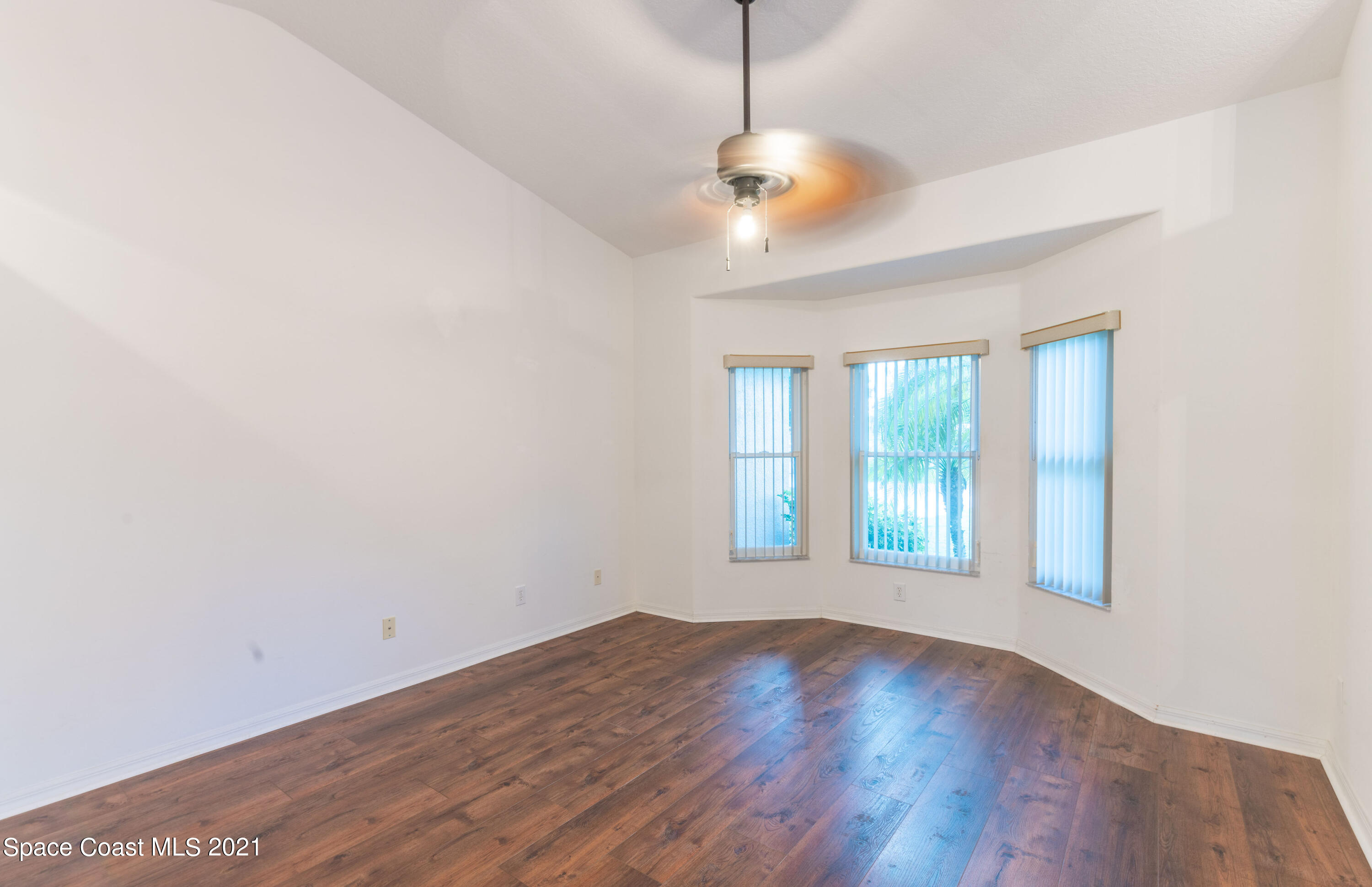 7428 Rodes Place Melbourne, FL 32904 - Photo 6 of 28 NZ7_9852