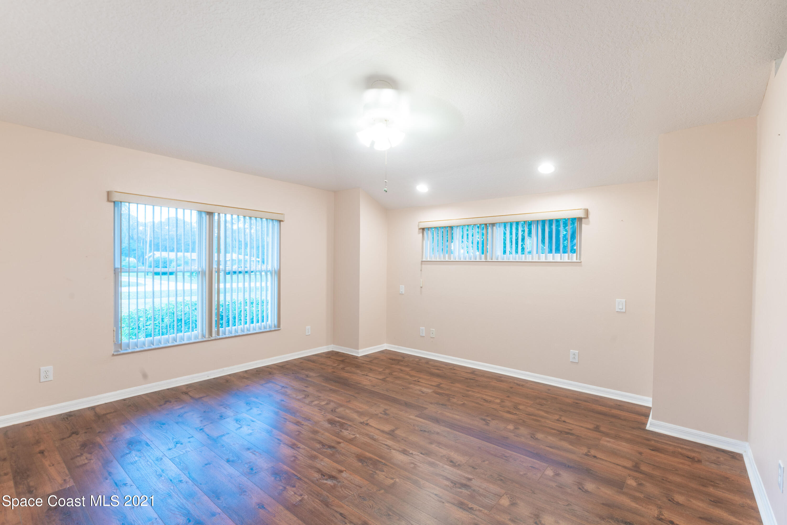 7428 Rodes Place Melbourne, FL 32904 - Photo 8 of 28 NZ7_9854
