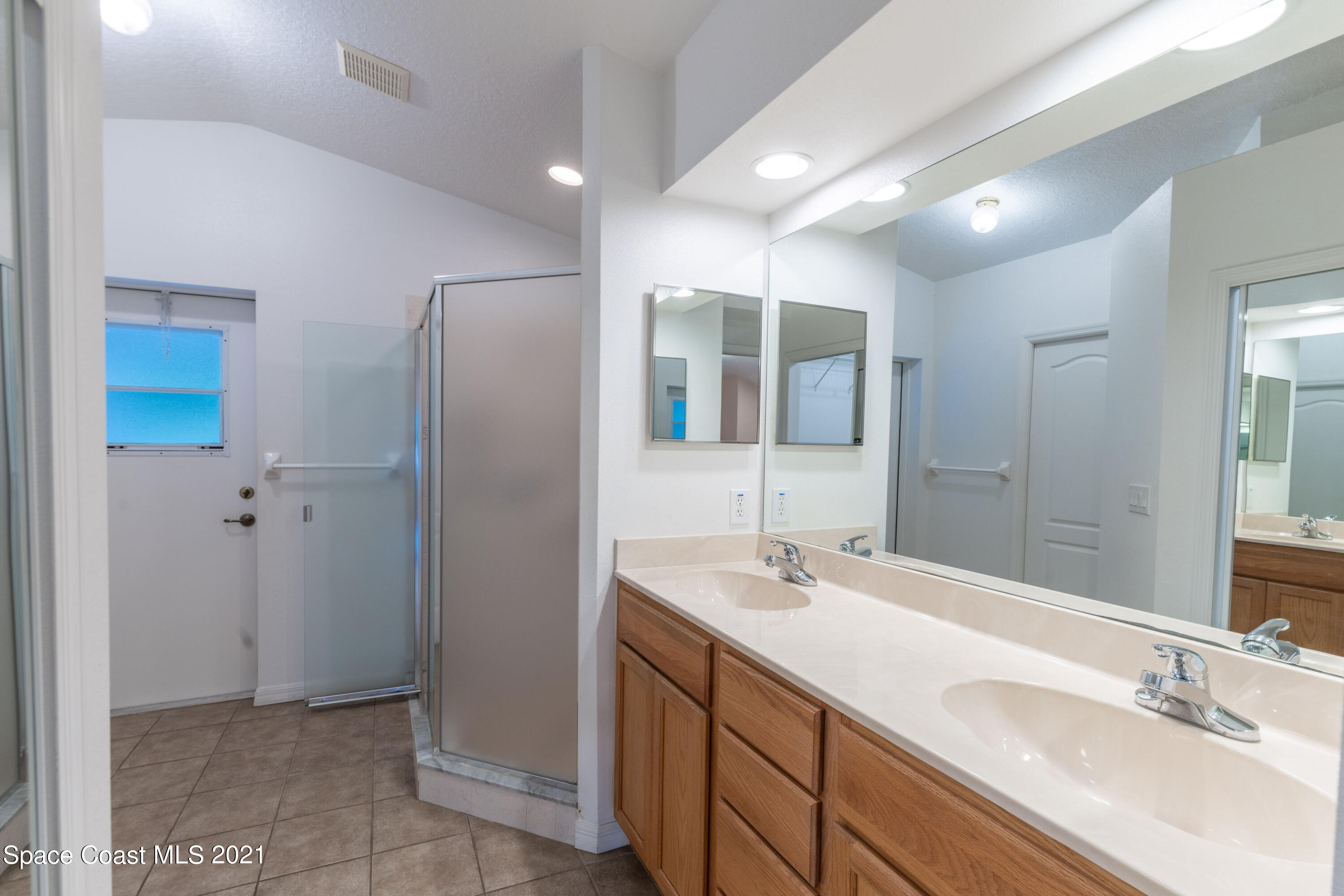7428 Rodes Place Melbourne, FL 32904 - Photo 10 of 28 NZ7_9856