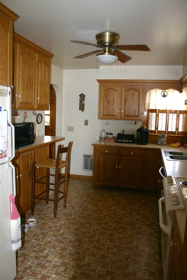 86 Fadley Road Weyers Cave, VA 24486 - Photo 11 of 21 a view of kitchen with breakfast area