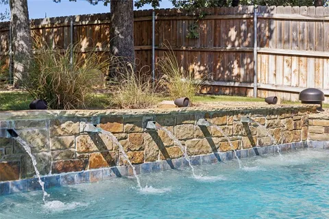 $679,000 | 10 Valley Wood Court, Trophy Club, TX 76262