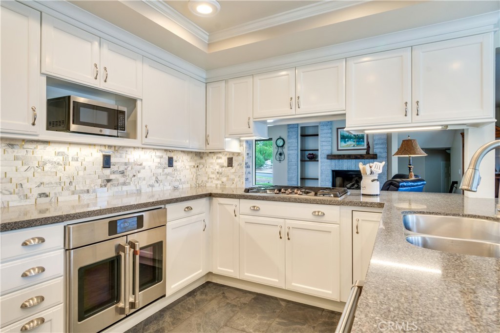 2429 Cliff Road Upland, CA 91784 - Photo 16 of 44 Great Kitchen!