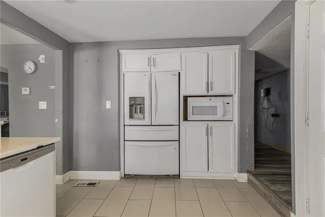 $319,950 | 9012 West 49th Street, Merriam, KS 66203