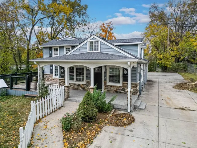 $319,950 | 9012 West 49th Street, Merriam, KS 66203