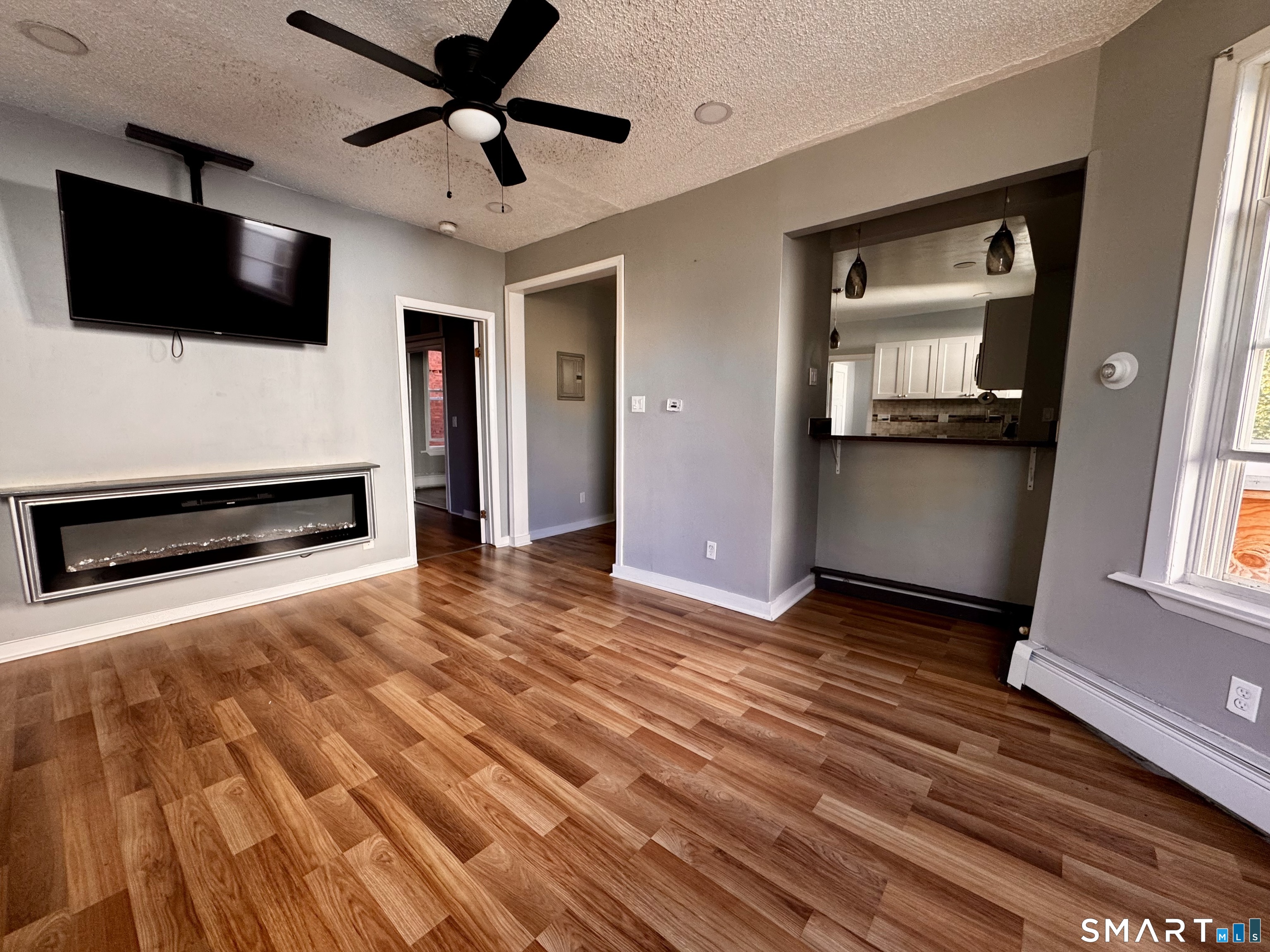 196 Russ Street Hartford, CT 06106 - Photo 8 of 22