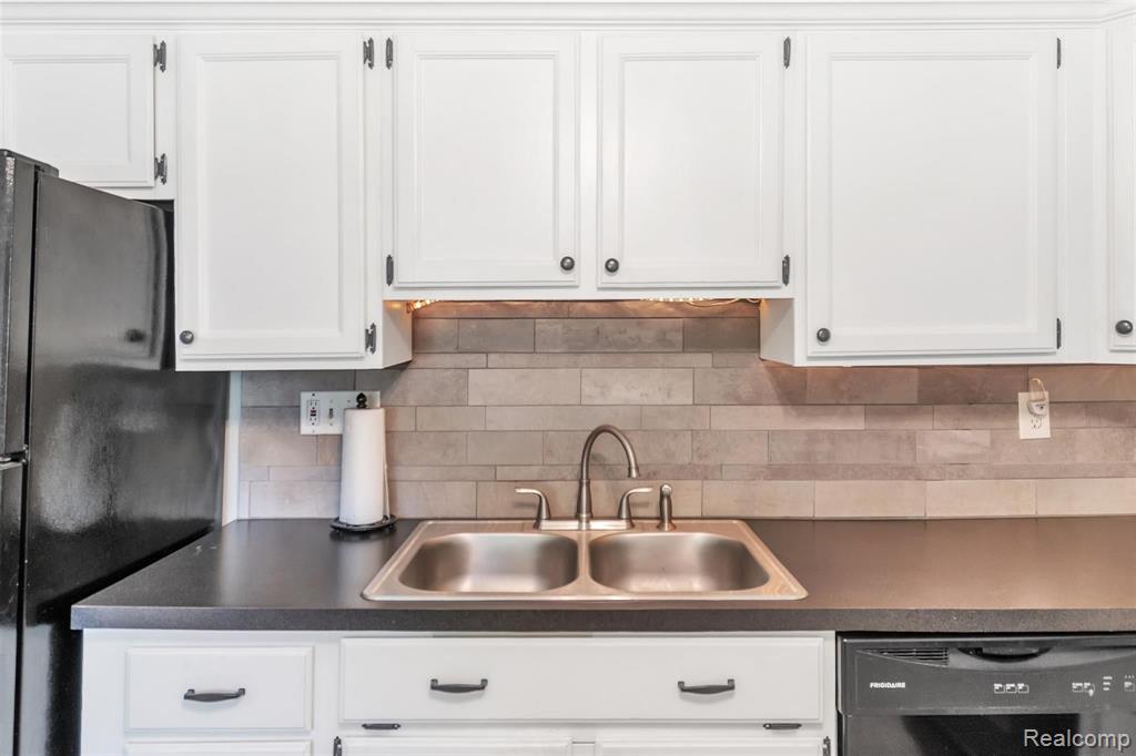 21484 Power Road Farmington Hills, MI 48336 - Photo 12 of 46