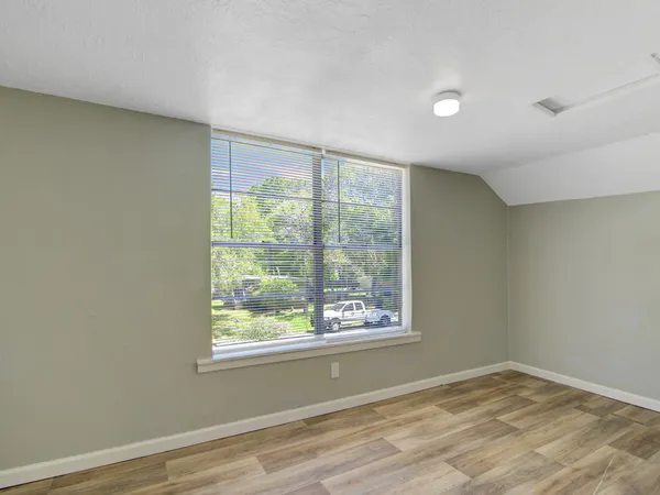 a view of empty room with window