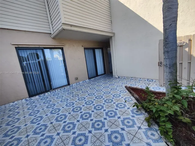 $1,900 | 616 Executive Center Drive, Unit 107, West Palm Beach, FL 33401