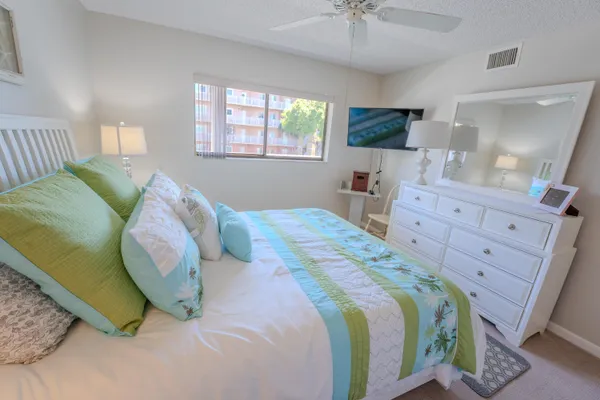 $1,700 | 4725 Lucerne Lakes Boulevard East, Unit 203, Lake Worth, FL 33467