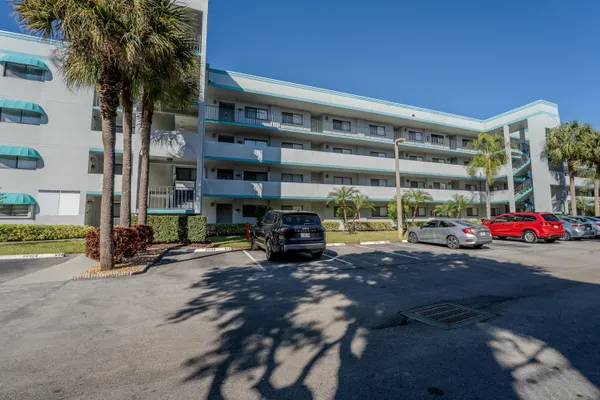 $1,700 | 4725 Lucerne Lakes Boulevard East, Unit 203, Lake Worth, FL 33467