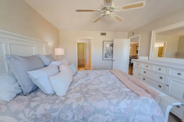 $1,700 | 4725 Lucerne Lakes Boulevard East, Unit 203, Lake Worth, FL 33467