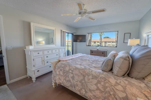 $1,700 | 4725 Lucerne Lakes Boulevard East, Unit 203, Lake Worth, FL 33467