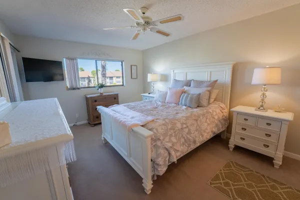 $1,700 | 4725 Lucerne Lakes Boulevard East, Unit 203, Lake Worth, FL 33467