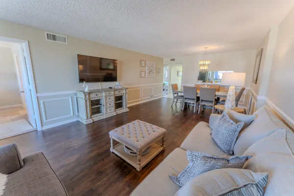 $1,700 | 4725 Lucerne Lakes Boulevard East, Unit 203, Lake Worth, FL 33467