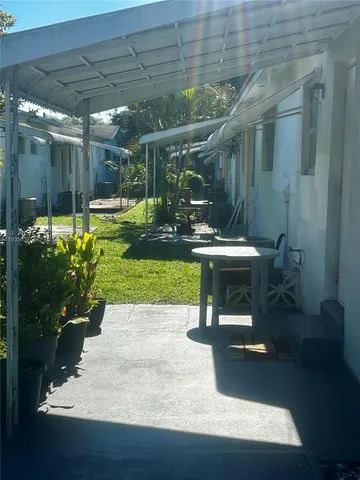 $1,800 | 2230 Jackson Street, Unit 1W, Hollywood, FL 33020