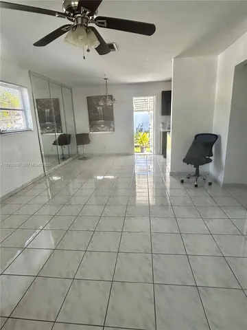 $1,800 | 2230 Jackson Street, Unit 1W, Hollywood, FL 33020