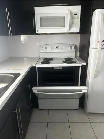 $1,800 | 2230 Jackson Street, Unit 1W, Hollywood, FL 33020