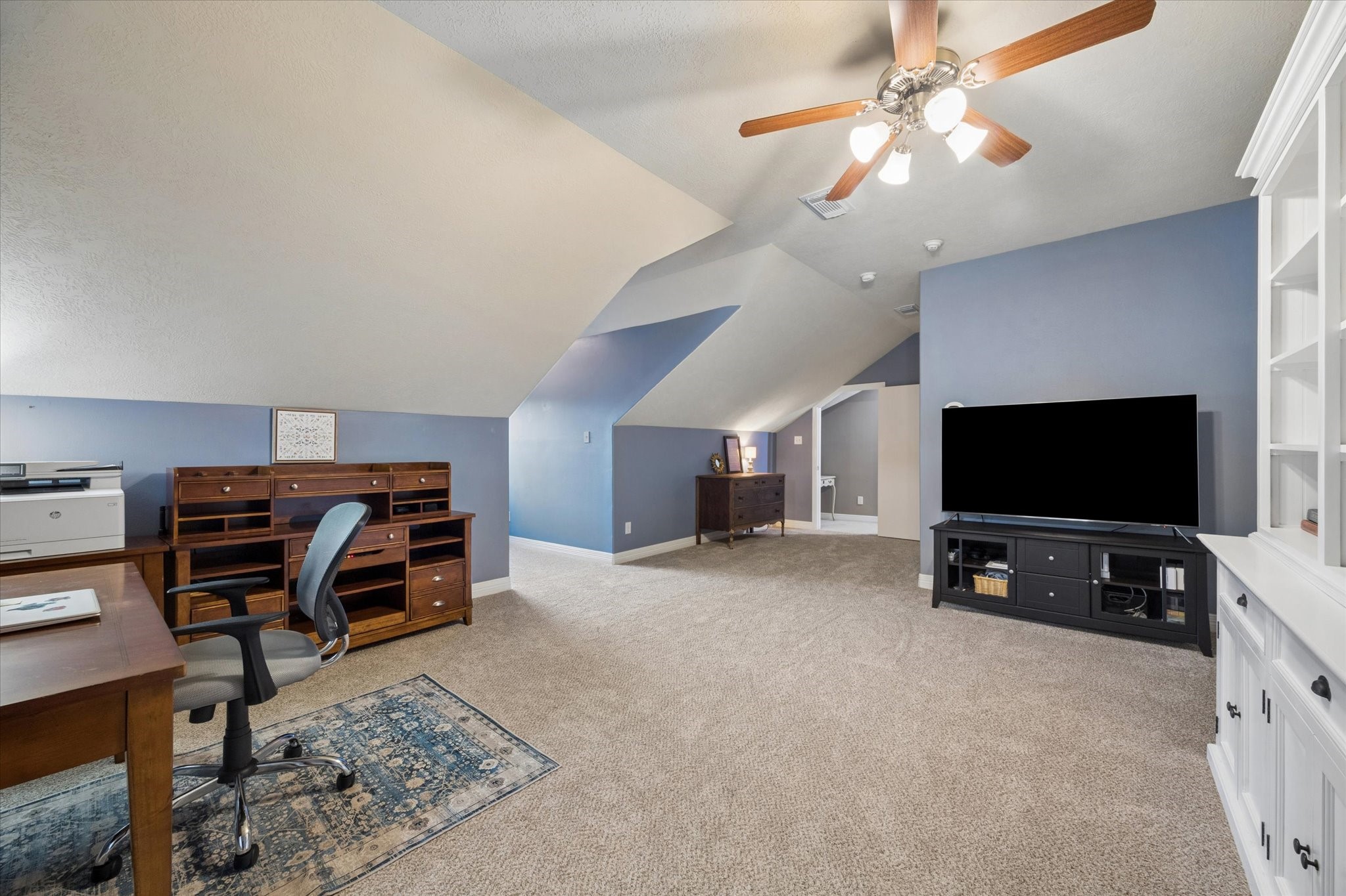 16519 Deerhaven Run Rosharon, TX 77583 - Photo 24 of 47 a view of a livingroom with furniture