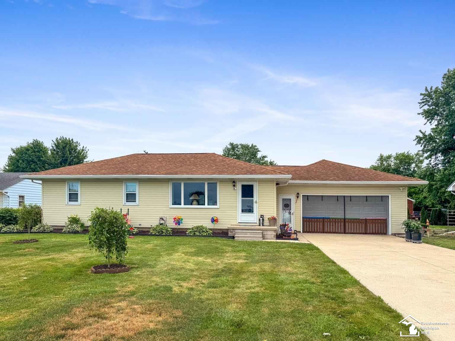 1534 Doty Road Monroe, MI 48162 - Photo 1 of 21