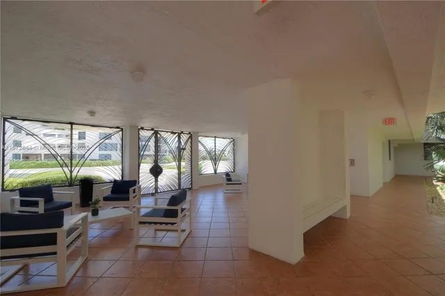 $1,000,000 | 2565 South Ocean Boulevard, Unit 205N, Highland Beach, FL 33487