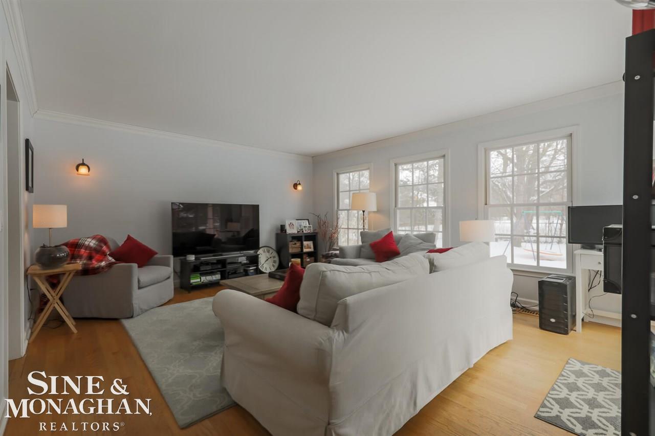 1036 Bedford Road Grosse Pointe, MI 48230 - Photo 24 of 40 50034441-23.JPG