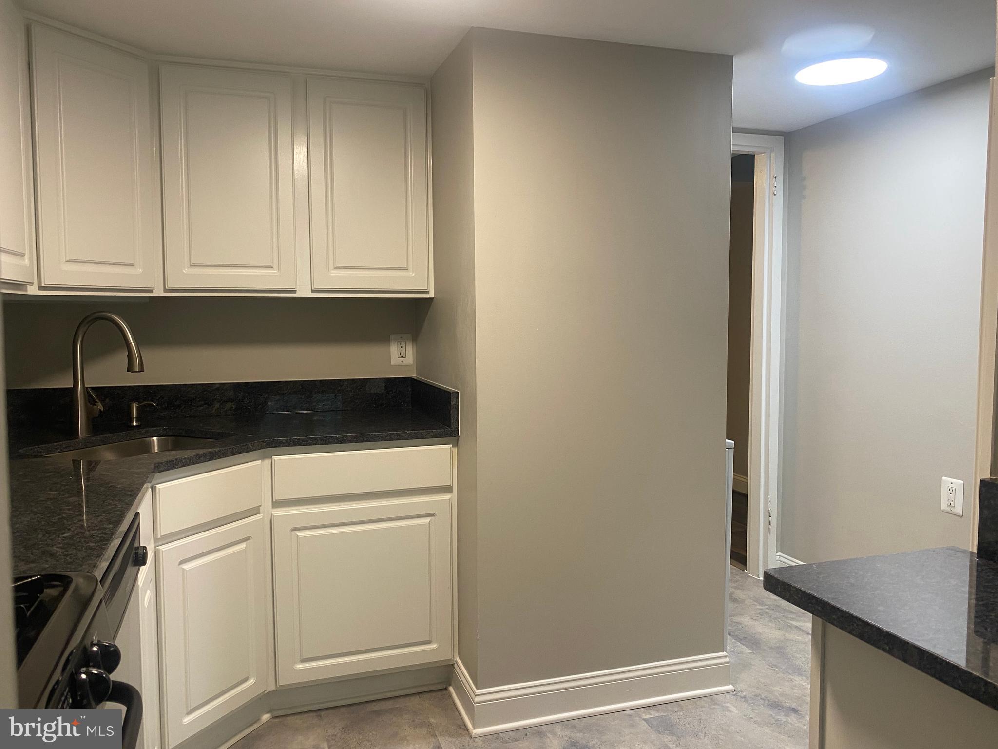 1414 Northgate Square, Unit 14/1B Reston, VA 20190 - Photo 7 of 12 READY for your dining preparation