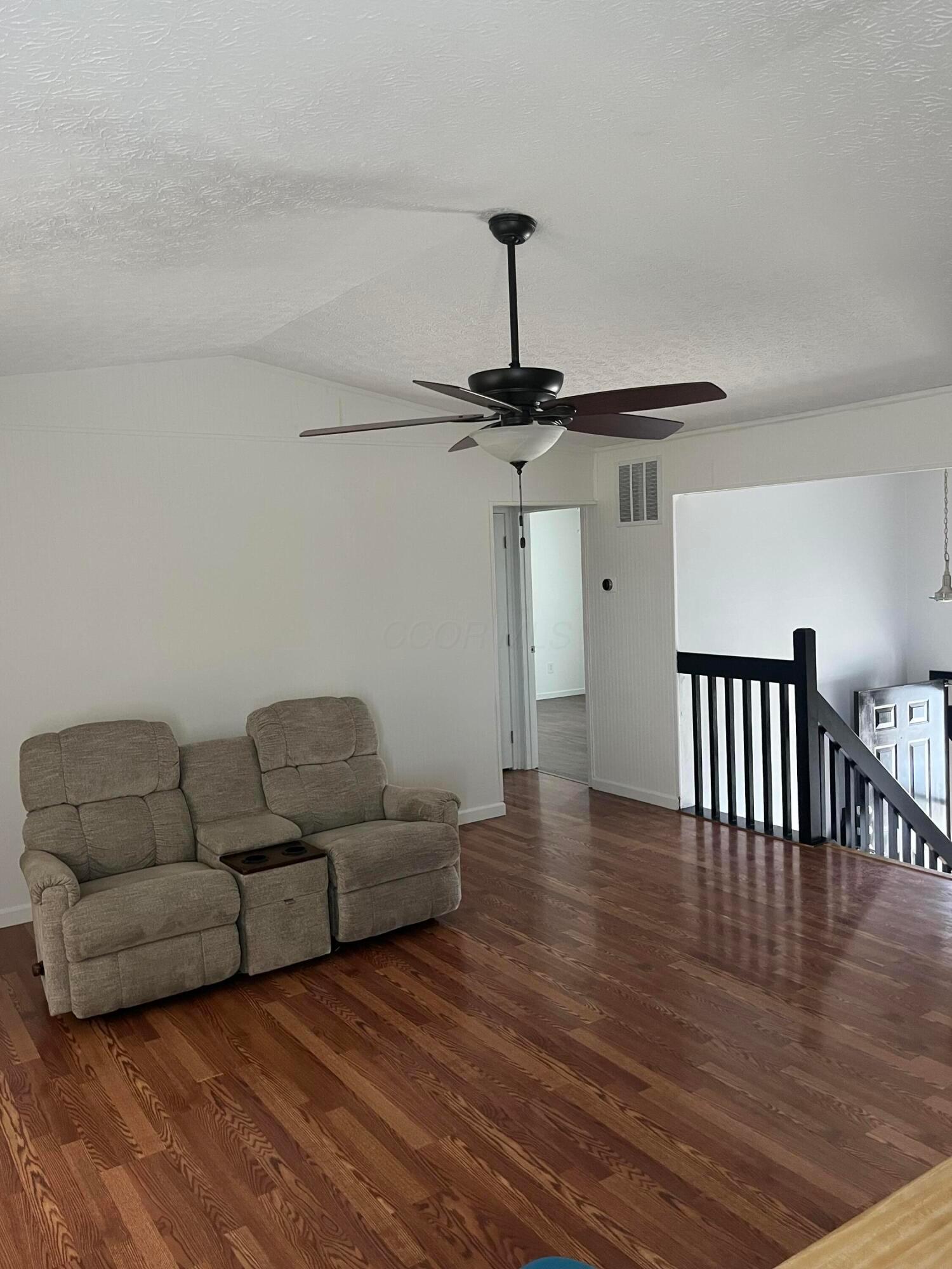 1174 Obetz Road Columbus, OH 43207 - Photo 4 of 41 Living room