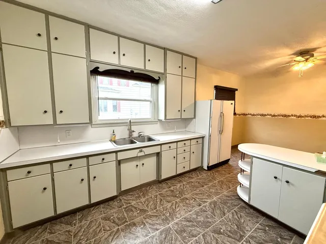 $100,000 | 109 White Street North, Comfrey, MN 56019