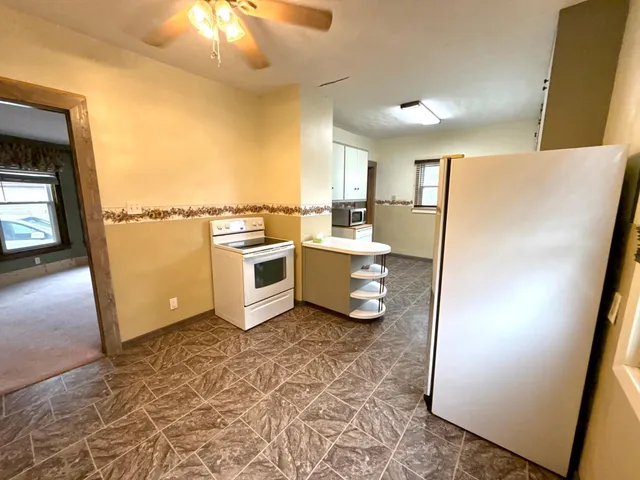 $100,000 | 109 White Street North, Comfrey, MN 56019