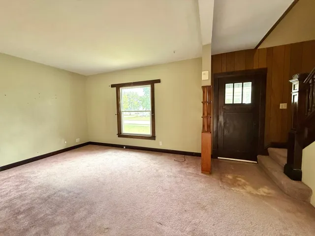 $100,000 | 109 White Street North, Comfrey, MN 56019