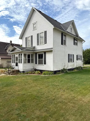 $100,000 | 109 White Street North, Comfrey, MN 56019
