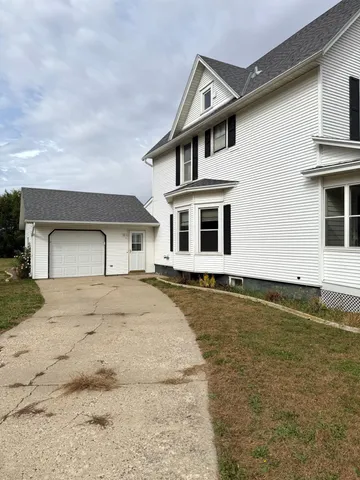 $100,000 | 109 White Street North, Comfrey, MN 56019