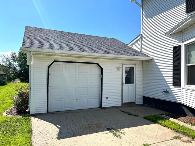 $100,000 | 109 White Street North, Comfrey, MN 56019