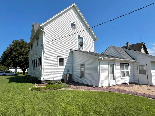 $100,000 | 109 White Street North, Comfrey, MN 56019