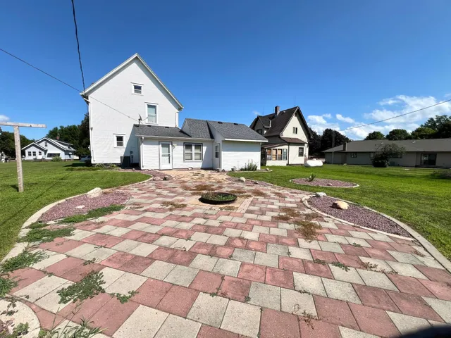 $100,000 | 109 White Street North, Comfrey, MN 56019