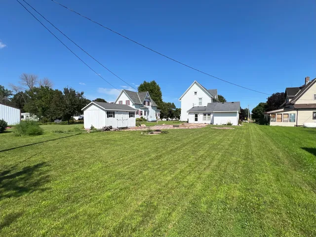 $100,000 | 109 White Street North, Comfrey, MN 56019