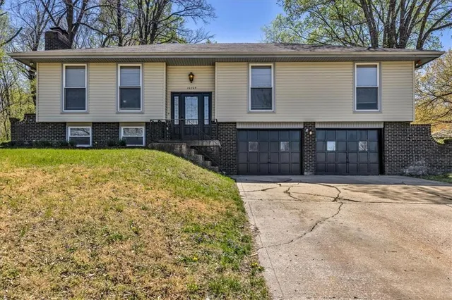 $284,000 | 10705 Northwest 58th Street, Kansas City, MO 64152