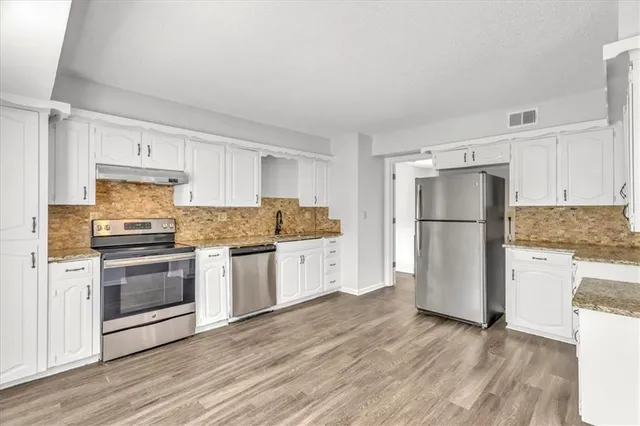 $284,000 | 10705 Northwest 58th Street, Kansas City, MO 64152