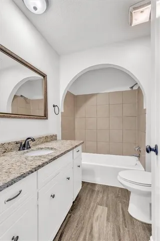 $284,000 | 10705 Northwest 58th Street, Kansas City, MO 64152