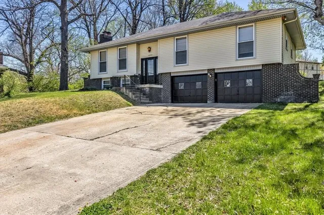 $284,000 | 10705 Northwest 58th Street, Kansas City, MO 64152