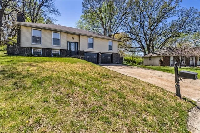 $284,000 | 10705 Northwest 58th Street, Kansas City, MO 64152