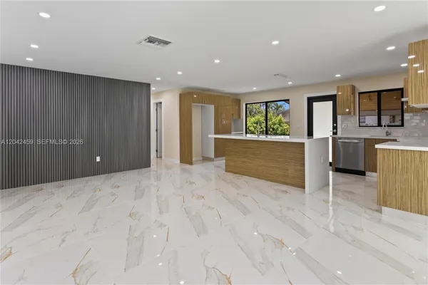 $5,400 | 21330 Northeast 26th Avenue, Aventura, FL 33180
