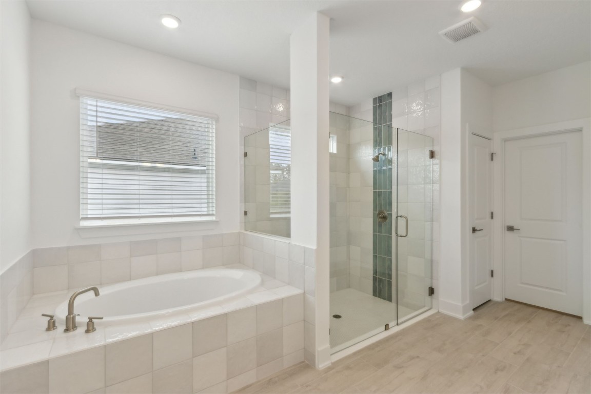 96088 Pirates Bluff Road Yulee, FL 32097 - Photo 3 of 25 a white bath tub sitting next to a shower