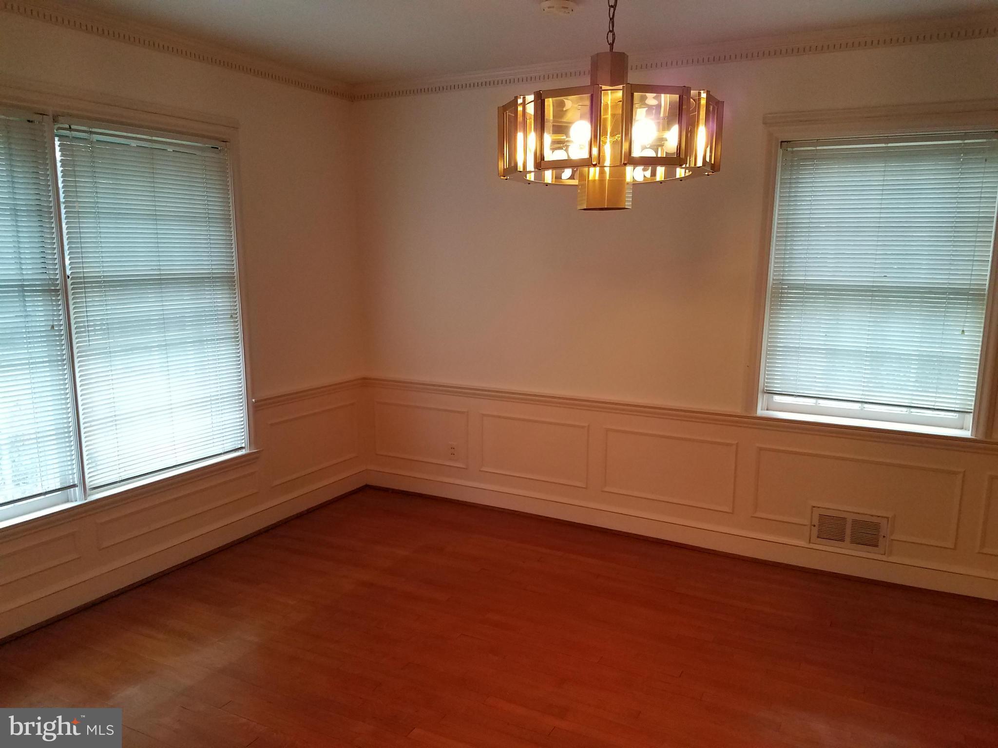 209 Churchwardens Road Baltimore, MD 21212 - Photo 12 of 30 Dining Room