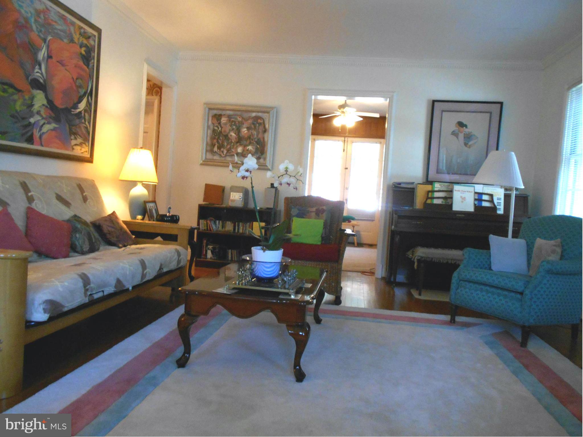 209 Churchwardens Road Baltimore, MD 21212 - Photo 13 of 30 Living Room