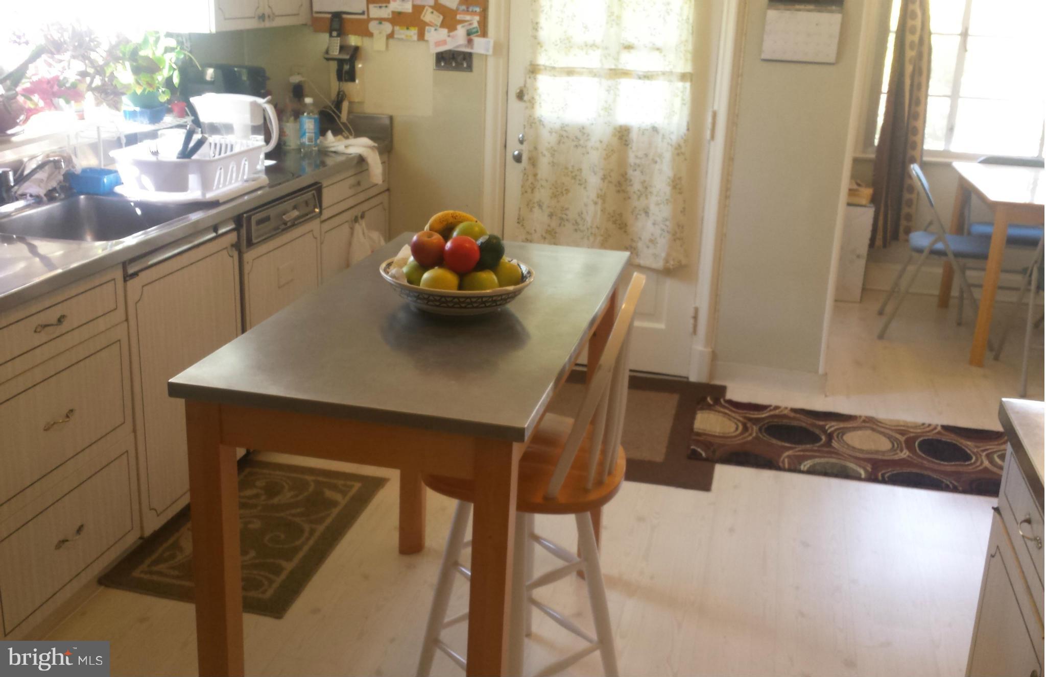209 Churchwardens Road Baltimore, MD 21212 - Photo 17 of 30 Kitchen